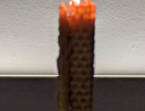 Una vela encendida